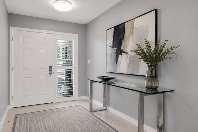 2S727 Williamsburg Court, Oak Brook, IL 60523