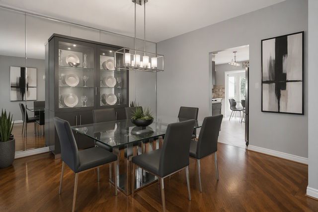 2S727 Williamsburg Court, Oak Brook, IL 60523