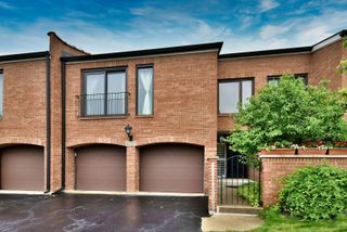 2S727 Williamsburg Court, Oak Brook, IL 60523