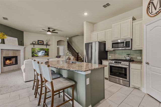 485 W Autumn Hill Bluff, Lavon, TX 75166