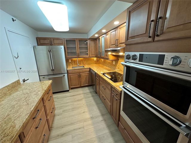 6039 Collins Ave 1136, Miami Beach, FL 33140