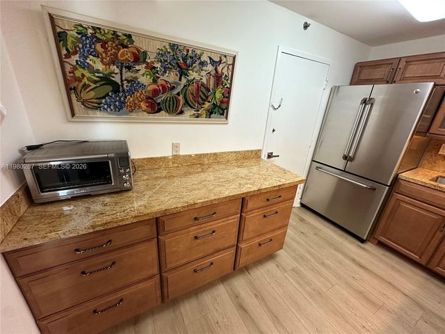 6039 Collins Ave 1136, Miami Beach, FL 33140