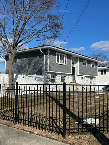 107 Sammis Avenue, Deer Park, NY 11729