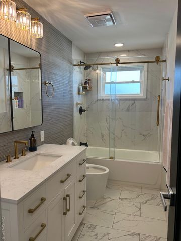 107 Sammis Avenue, Deer Park, NY 11729