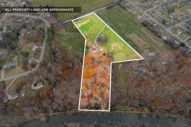 520 Peterson Ln, Clarksville, TN 37040