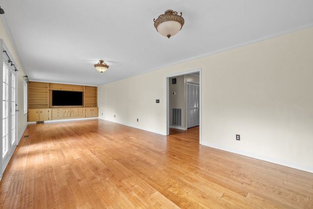 520 Peterson Ln, Clarksville, TN 37040