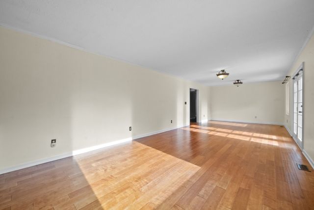 520 Peterson Ln, Clarksville, TN 37040