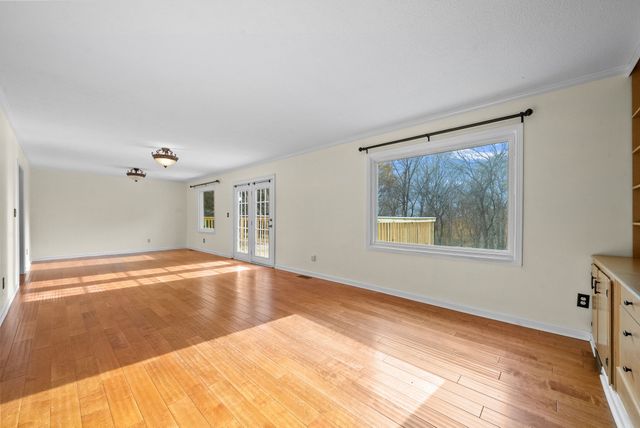 520 Peterson Ln, Clarksville, TN 37040