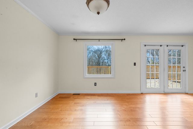 520 Peterson Ln, Clarksville, TN 37040