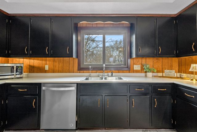 520 Peterson Ln, Clarksville, TN 37040