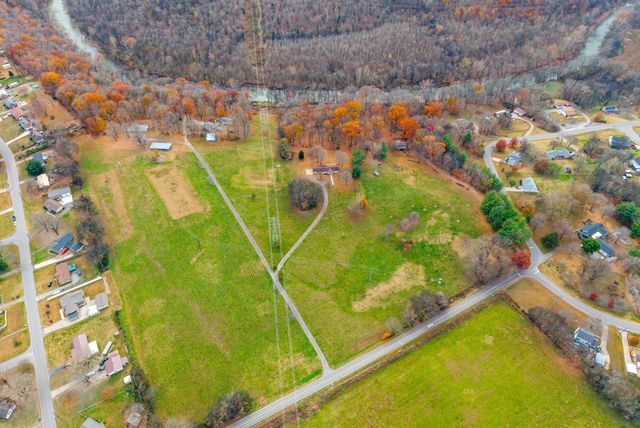 520 Peterson Ln, Clarksville, TN 37040