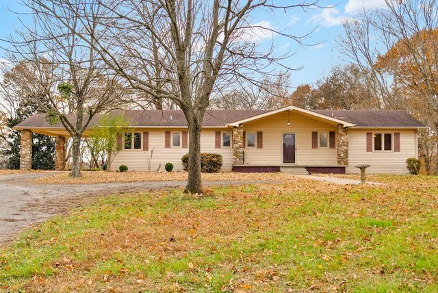 520 Peterson Ln, Clarksville, TN 37040