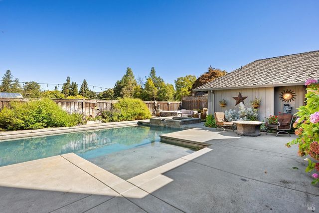 400 Eastin Dr, Sonoma, CA 95476