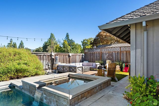 400 Eastin Dr, Sonoma, CA 95476