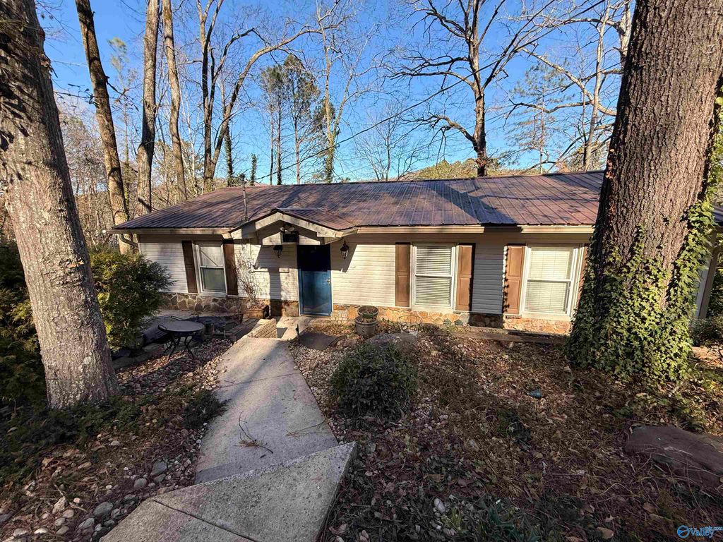 4512 Hideaway Drive, Guntersville, AL 35976