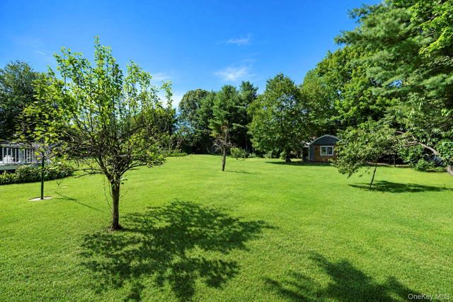 29 Niewood Drive, Ridge, NY 11961