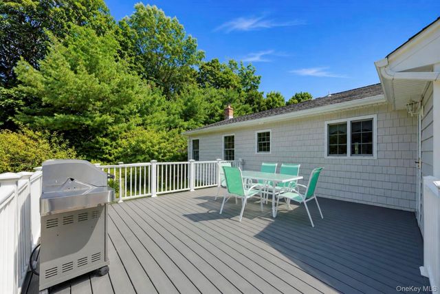 29 Niewood Drive, Ridge, NY 11961