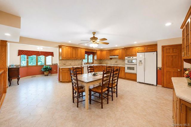 29 Niewood Drive, Ridge, NY 11961