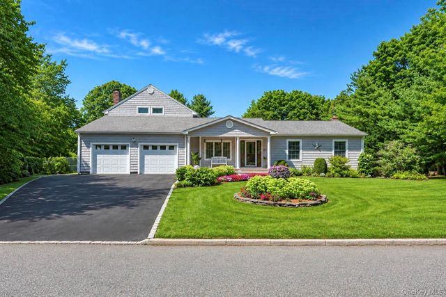 29 Niewood Drive, Ridge, NY 11961