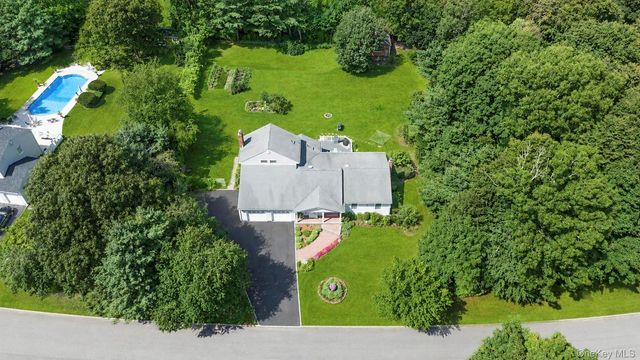 29 Niewood Drive, Ridge, NY 11961