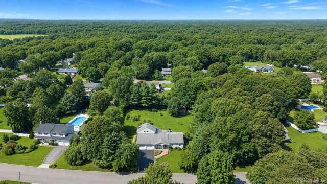29 Niewood Drive, Ridge, NY 11961