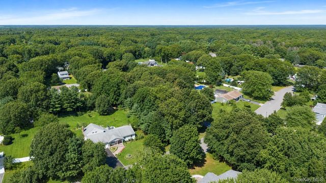 29 Niewood Drive, Ridge, NY 11961