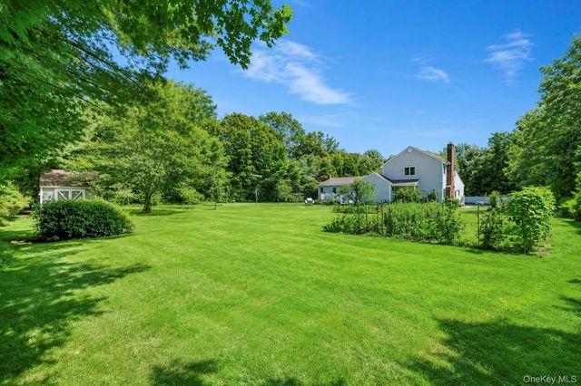 29 Niewood Drive, Ridge, NY 11961