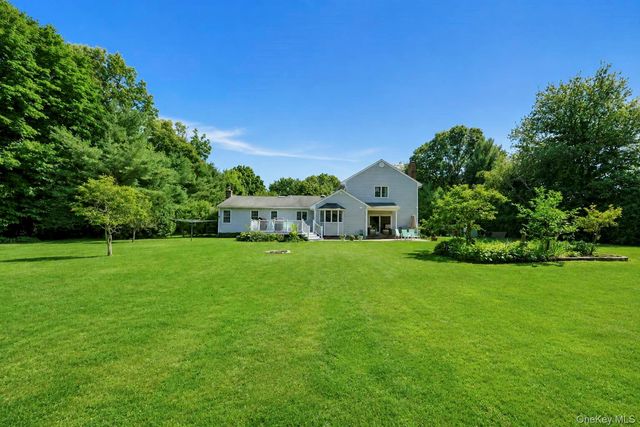 29 Niewood Drive, Ridge, NY 11961