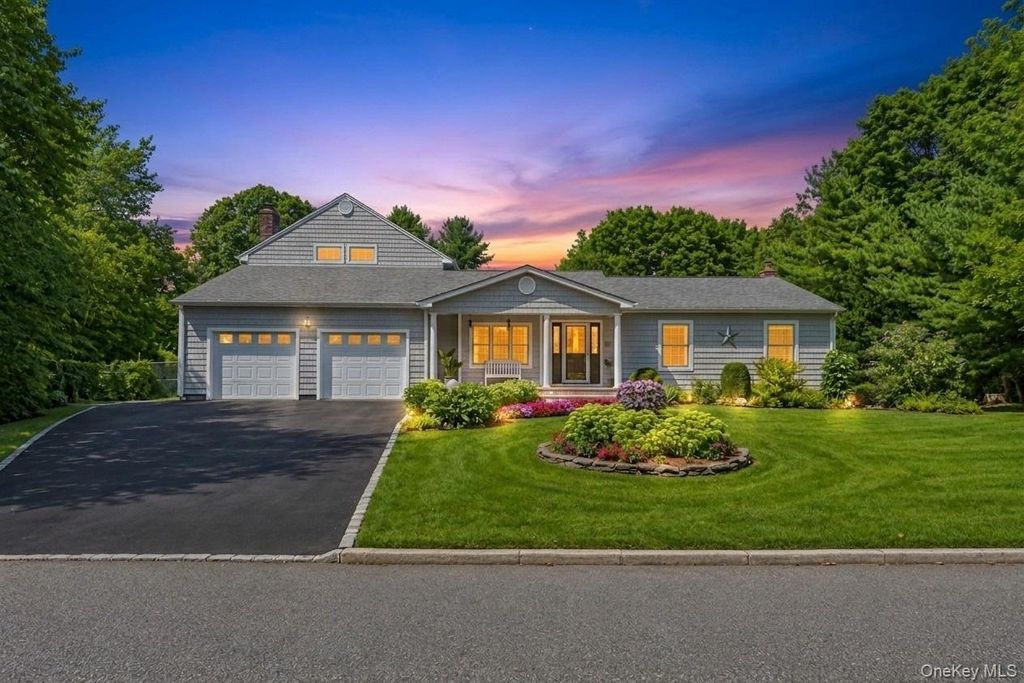 29 Niewood Drive, Ridge, NY 11961