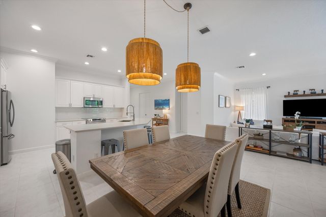 2920 Twin Oaks Way, Wellington, FL 33414