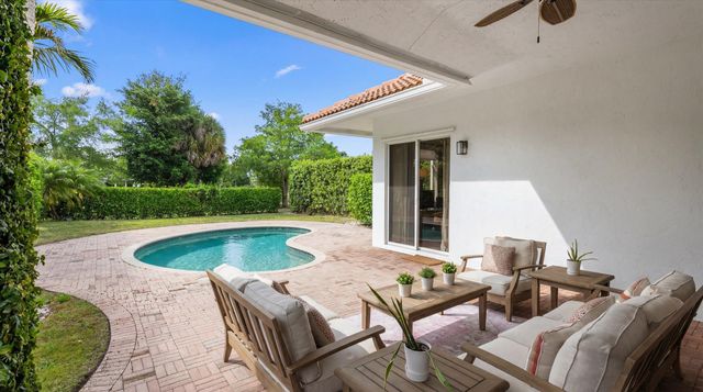 2920 Twin Oaks Way, Wellington, FL 33414