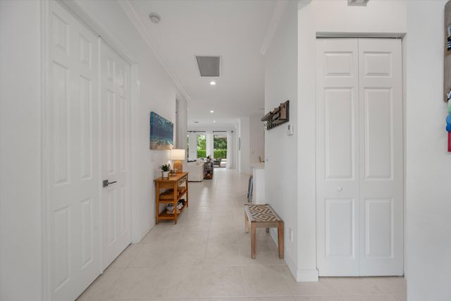 2920 Twin Oaks Way, Wellington, FL 33414