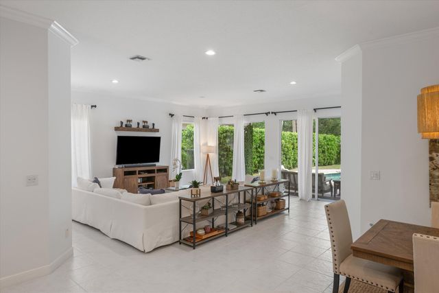 2920 Twin Oaks Way, Wellington, FL 33414