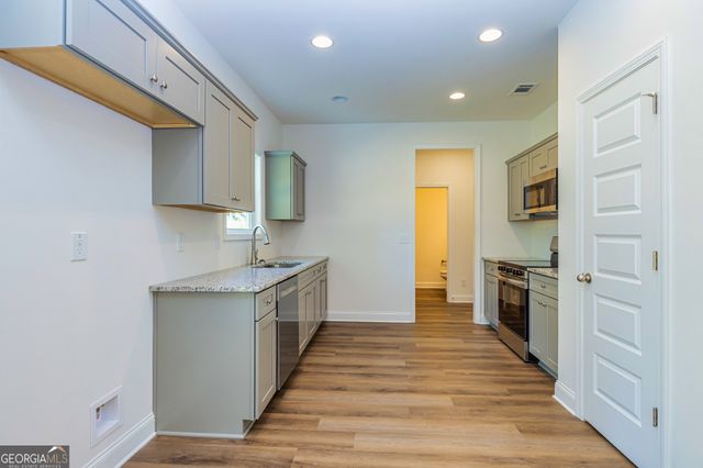 1669 W Poplar Street, Griffin, GA 30224