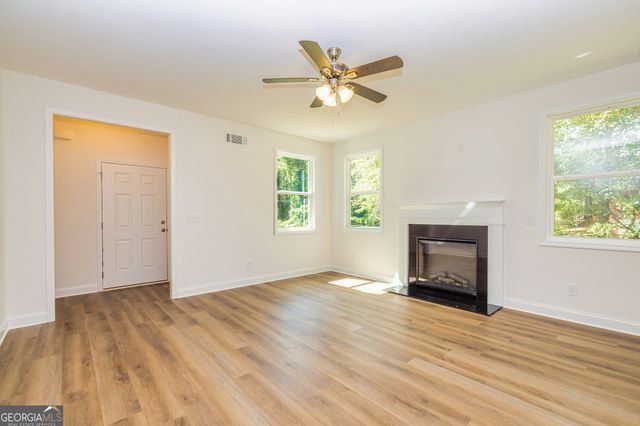 1669 W Poplar Street, Griffin, GA 30224