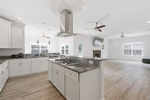 964 N King ST, Hampton, VA 23669