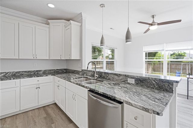 964 N King ST, Hampton, VA 23669