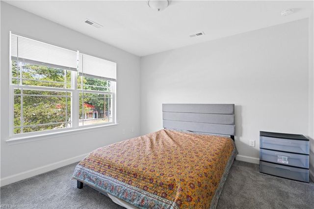 964 N King ST, Hampton, VA 23669
