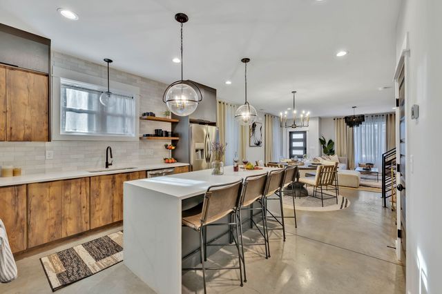 611 21st Ave, N, Nashville, TN 37203