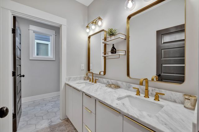 611 21st Ave, N, Nashville, TN 37203