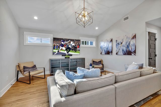 611 21st Ave, N, Nashville, TN 37203