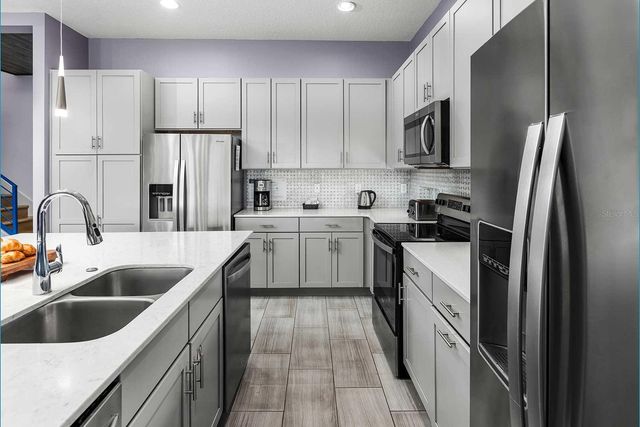 8025 OAK SHADOW COURT, Davenport, FL 33837