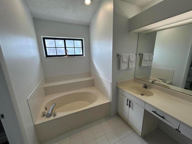 7207 Le Chalet Boulevard, Boynton Beach, FL 33472