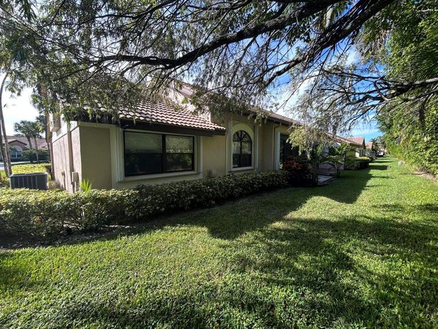 7207 Le Chalet Boulevard, Boynton Beach, FL 33472