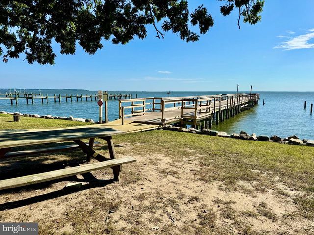 4728 FREDERICK AVE, Shady Side, MD 20764