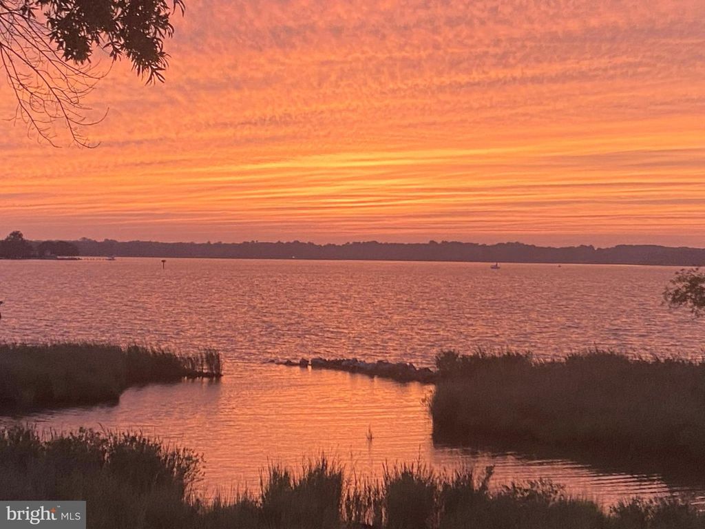 4728 FREDERICK AVE, Shady Side, MD 20764