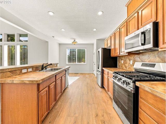 12725 Se DREAM WEAVER Ct, Happy Valley, OR 97086