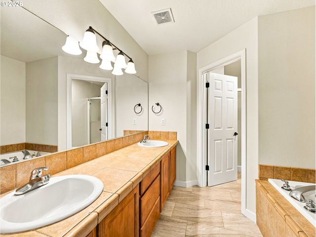 12725 Se DREAM WEAVER Ct, Happy Valley, OR 97086