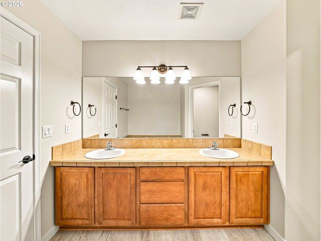 12725 Se DREAM WEAVER Ct, Happy Valley, OR 97086