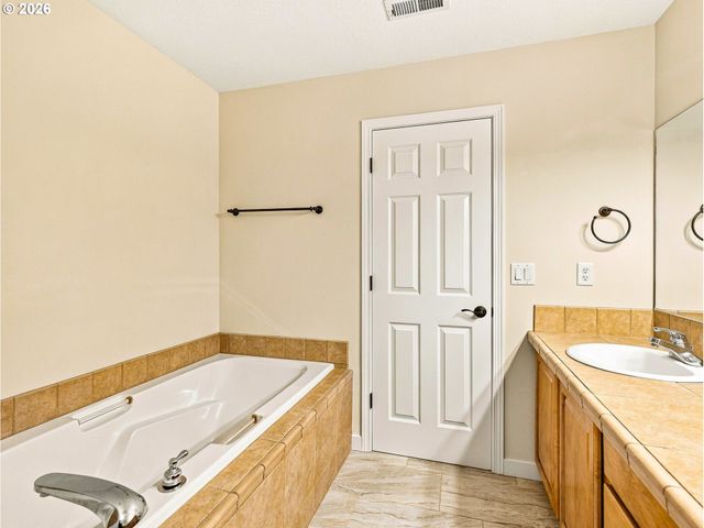 12725 Se DREAM WEAVER Ct, Happy Valley, OR 97086